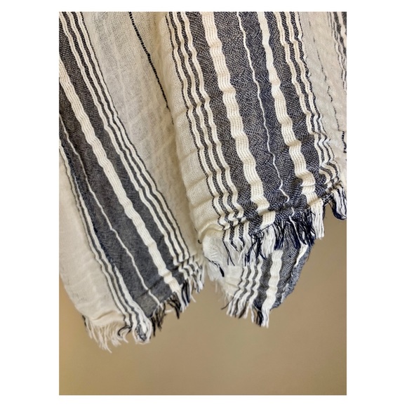 Grey and white top - Picture 3 of 3